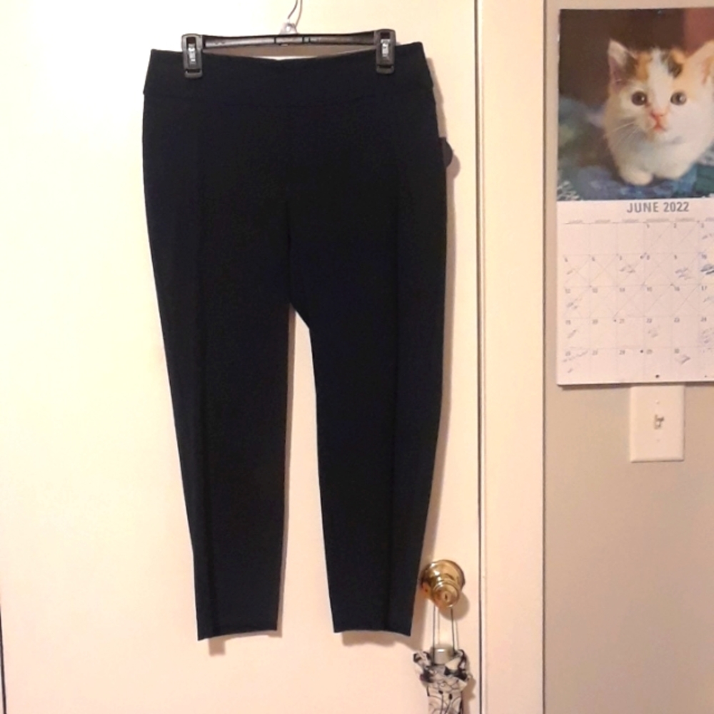 Apt 9 navy blue Capri mid rise